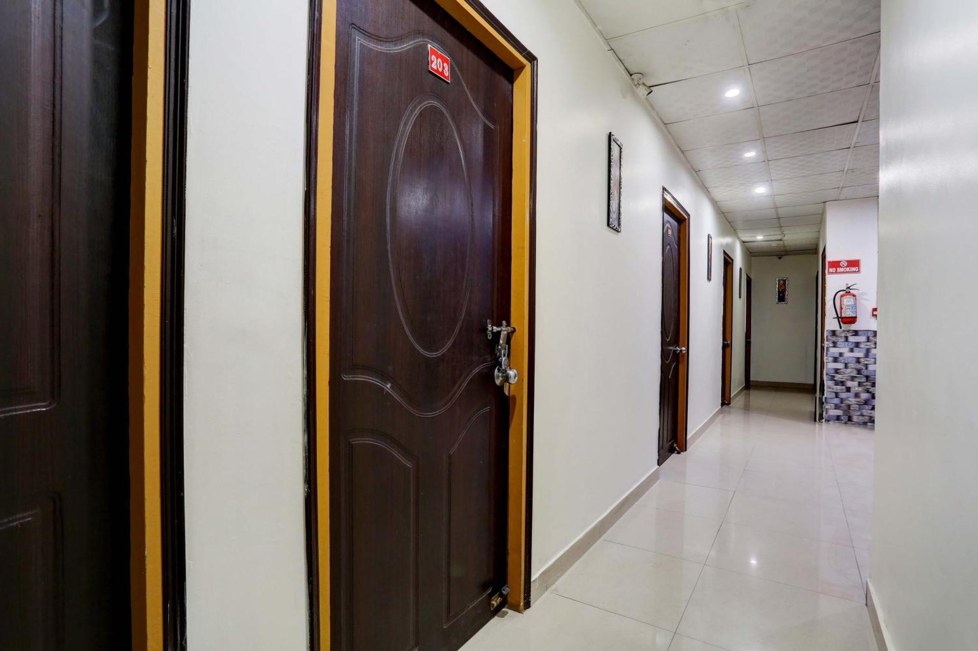 Collection O Hotel Moon Light ลัคเนา ภายนอก รูปภาพ
