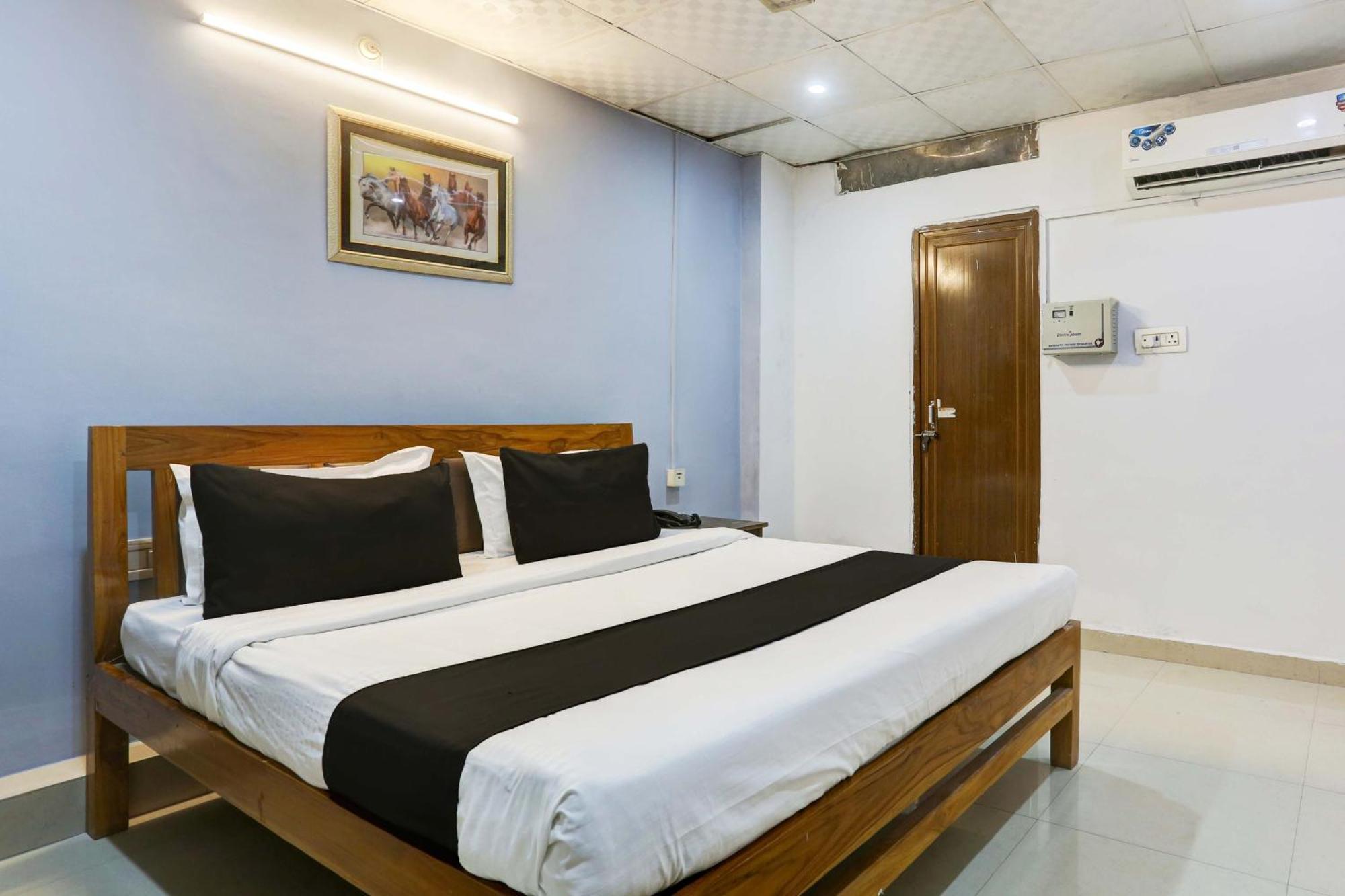Collection O Hotel Moon Light ลัคเนา ภายนอก รูปภาพ