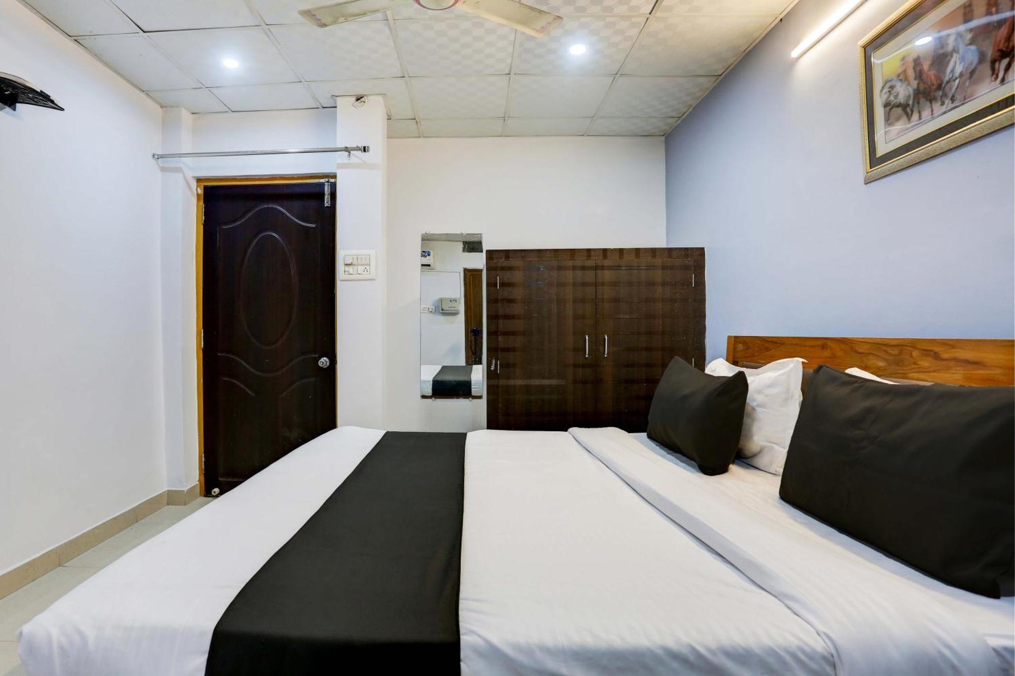 Collection O Hotel Moon Light ลัคเนา ภายนอก รูปภาพ