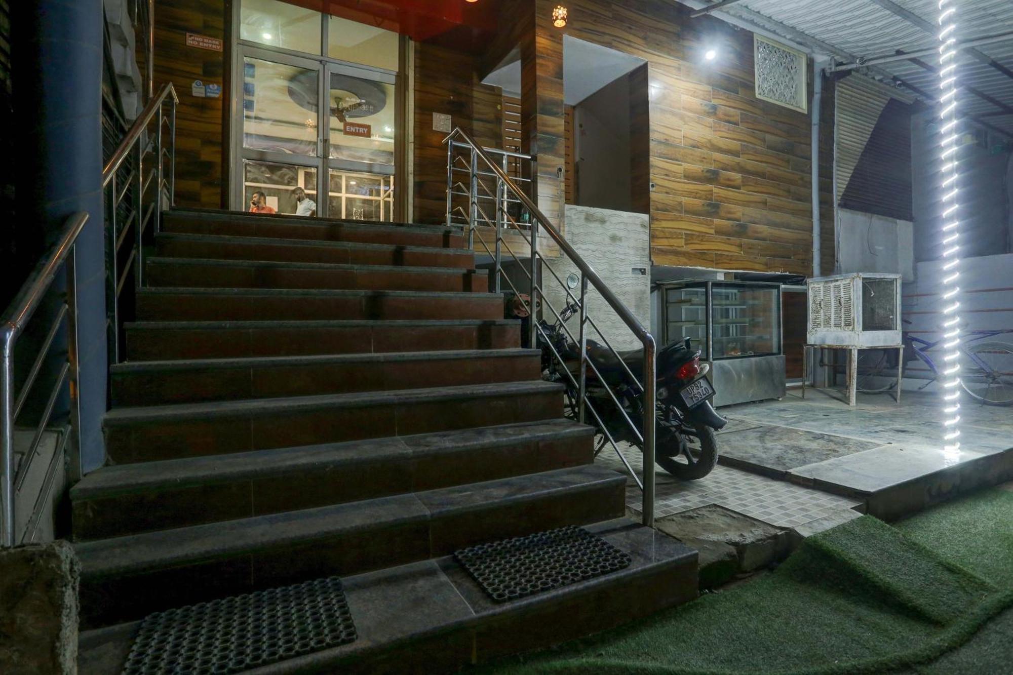 Collection O Hotel Moon Light ลัคเนา ภายนอก รูปภาพ